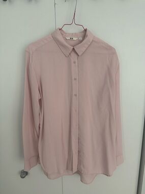 Uniqlo women’s  Pale Pink Long-Sleeve Button-Up Shirt